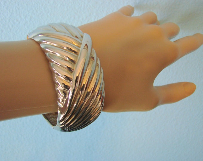 Chunky Bangle Bracelet / 80s Vintage / Textured Silver Tone / Wide / Jewelry / Jewellery