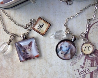 2 Pet Memory Pendants and Cremation Urn, Loss of Dog Necklace, Loss of Cat Necklace with Photo Gift Tin for Pet’s Ashes, Dog Cat Moms, Dads