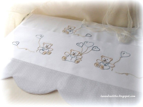 disegno di orsetti e cappe per lenzuolino da culla