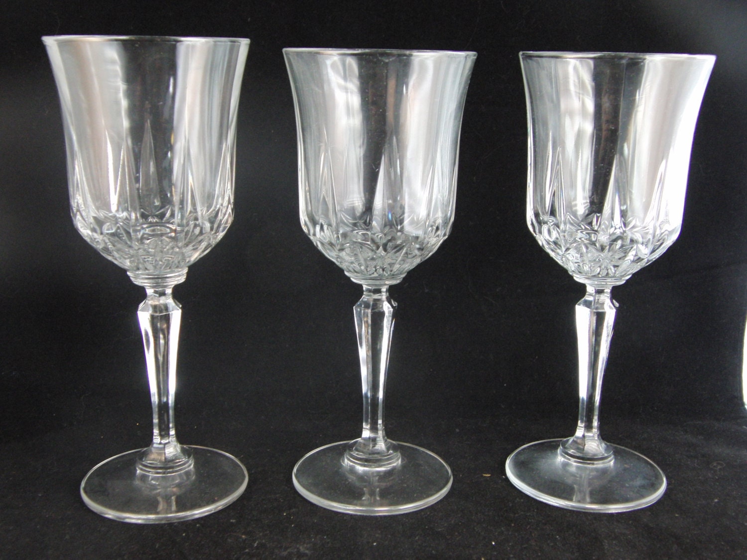 Genuine lead crystal wine glasses 3 glasses.