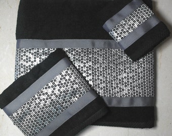 Set of Two Embriodery Khatowa Aziza hand towel Silver