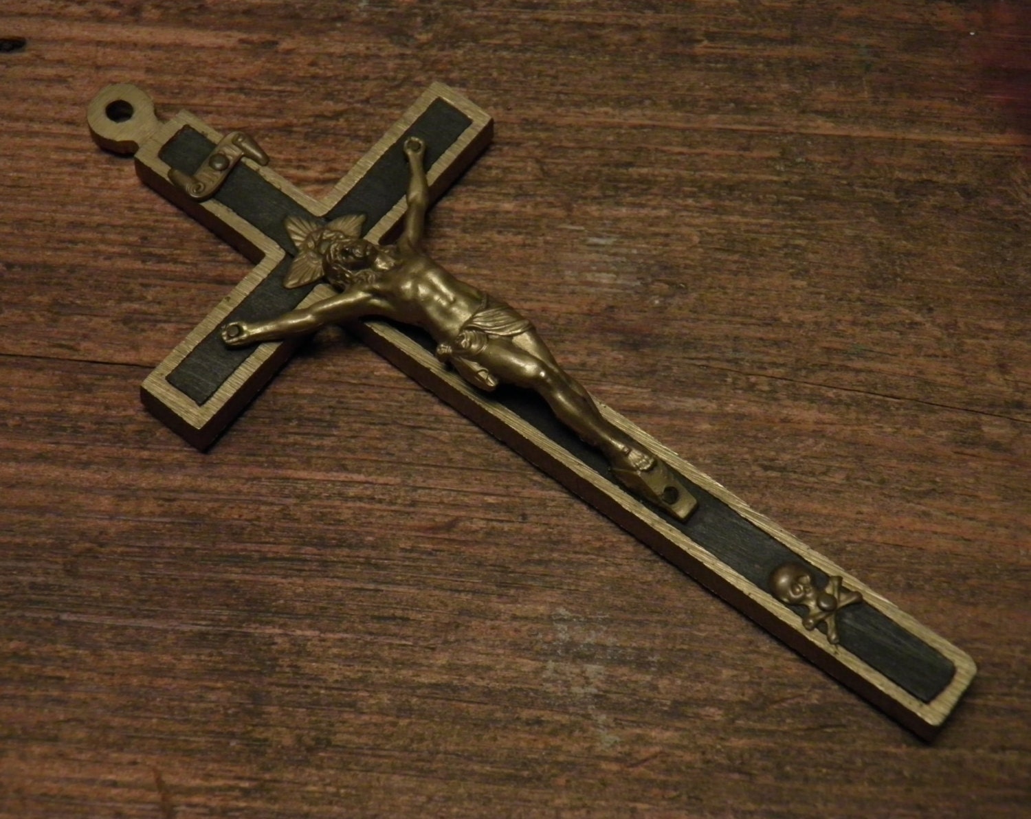 Antique pectoral religious skull & cross bones crucifix