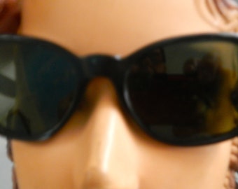 Mod,60s eyewear, in black heavy plastic. great condition