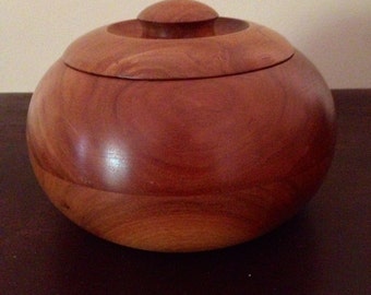 Well Crafted Round wood Box/Humidor