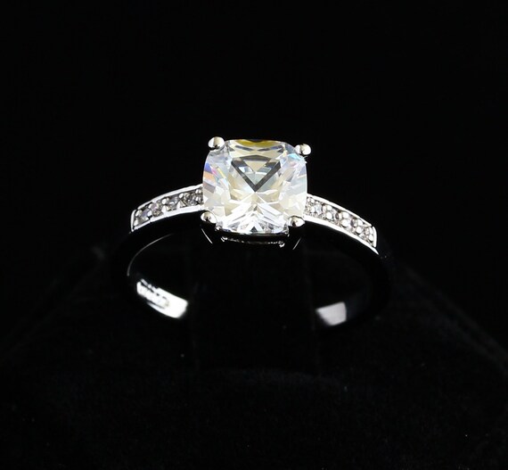 Items similar to 18ct White gold 1.1ct Natural White Topaz Solitaire