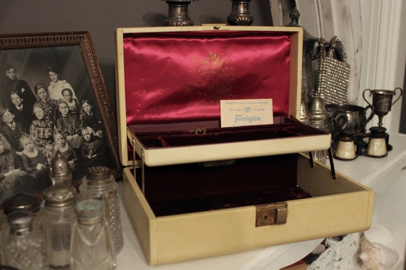 Farrington Musical Jewelry Box - Peek inside vintage jewelry boxes, including some with spinning ballerinas & wind-up music