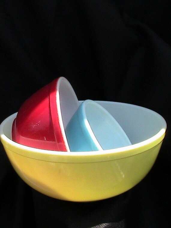 Set of 3 Color Mixing Bowls PYREX Kitchen by NanasOldShed on Etsy