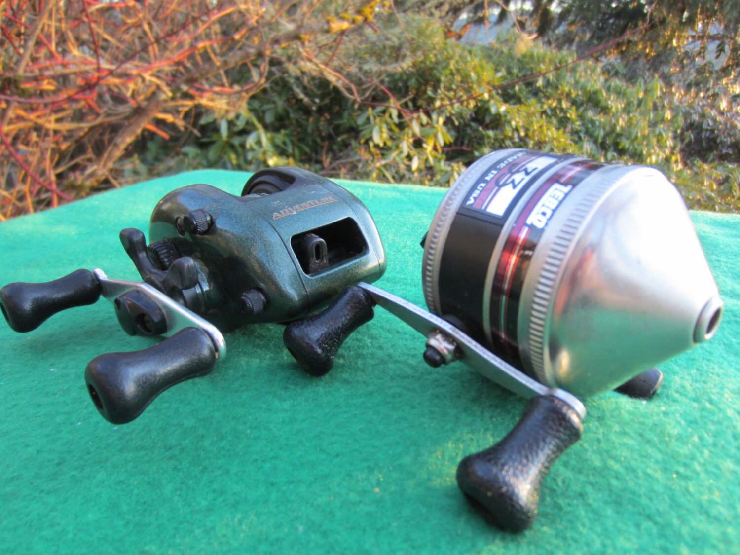 2 Vintage ZEBCO Fishing Reels Zebco Adventure Zebco 33