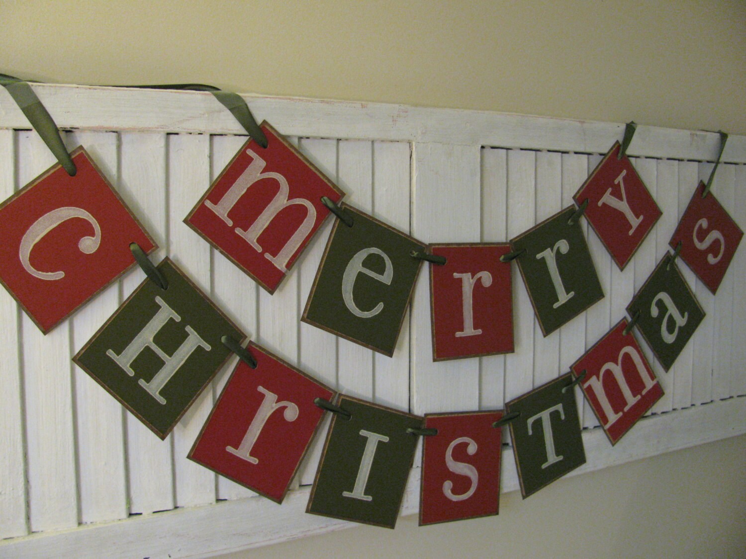 Merry Christmas Banner Dark Red and Green Garland Primitive Christmas Bunting Beautiful Christmas Card Photo Prop