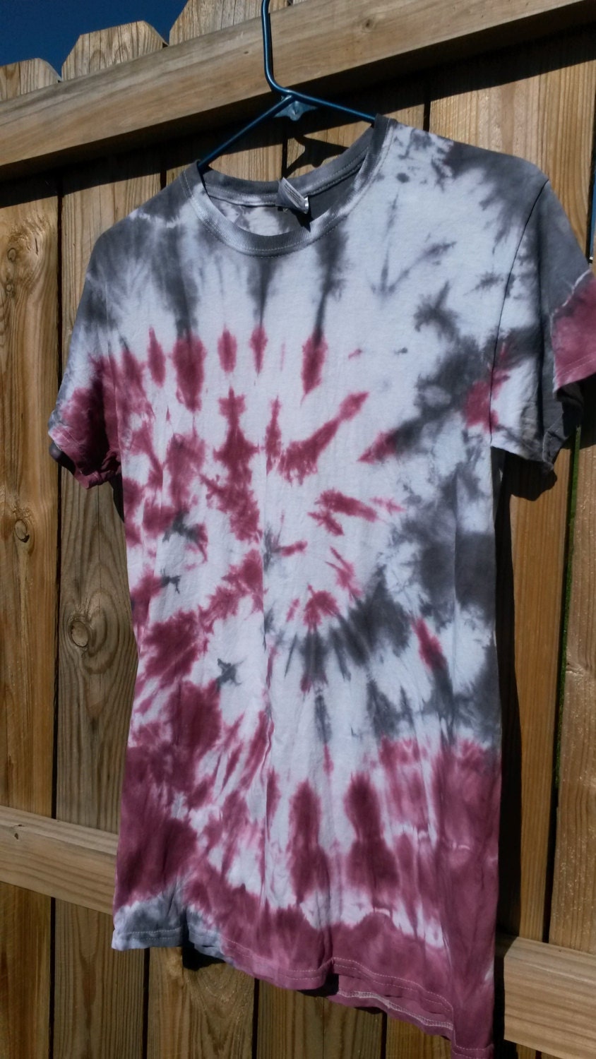 how to make red and black tie dye shirts