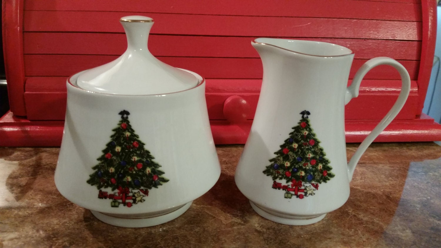 Christmas Tree Cream and Sugar Set. Perfect by sistersvintageattic
