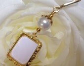 Wedding bouquet photo charm in antique gold tones. Memorial photo charm with white shell pearl.