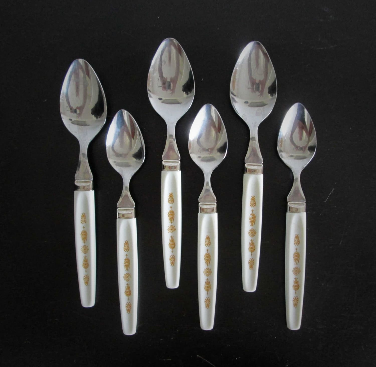 6 Pieces White Plastic Handle w/ Gold Design Korea Stainless Flatware