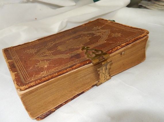 Antique Bible Victorian Edwardian 1800s Leather bible w brass