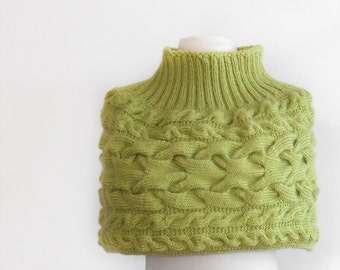 Apple green capelet.Hand knit capelet. Green capelet knitted by hand. Woman fashion capelete. Romantic fashion capelet.