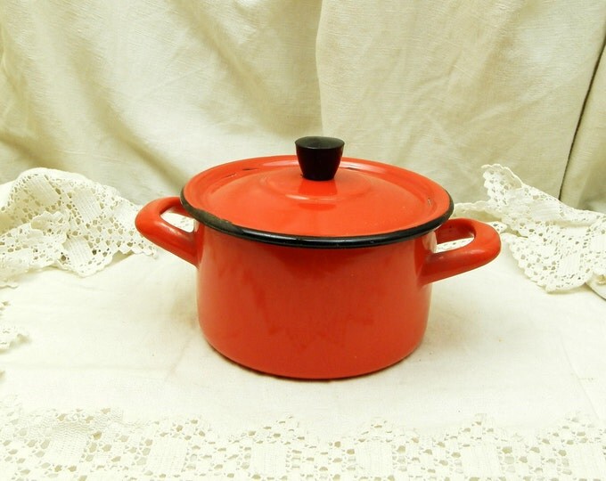 Small Vintage Bright Red Enamelware Pan / Cooking Pot and Lid / Kitchenalia / Kitchenware / French Country Decor / Home Decor / Casserole