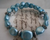 Bracelet.Vintage recrafted turquoise beads. memorywire bracelet