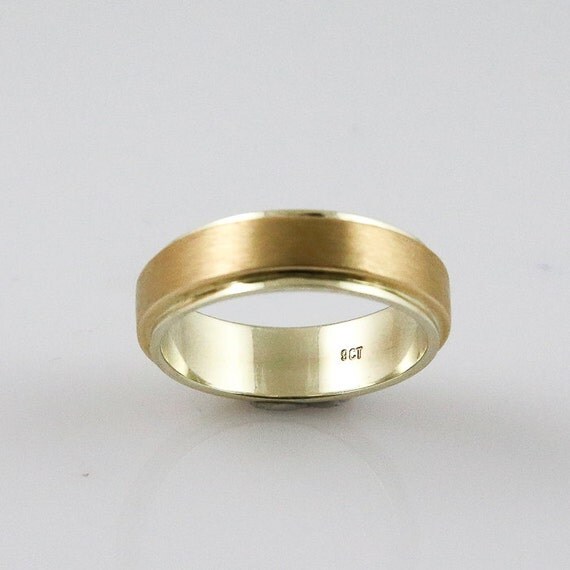 Items similar to Elegant vintage, 9k yellow and white gold wedding ring ...