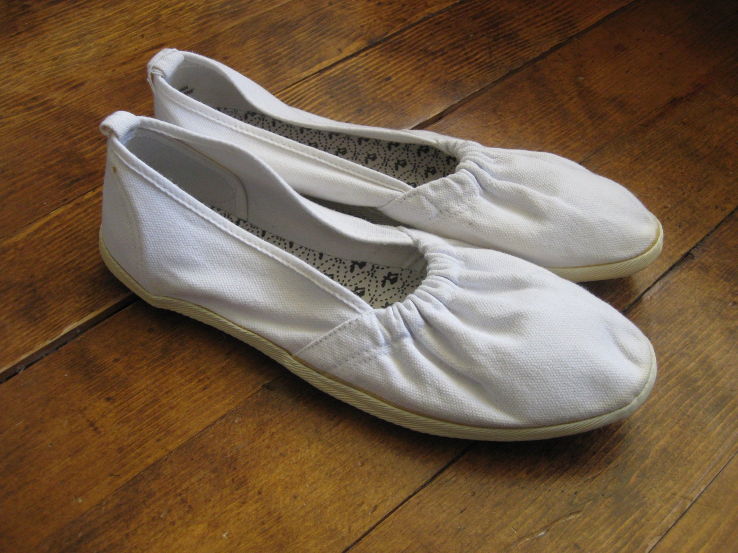 White CANVAS Shoes Vintage Womens Flats Slip On by curiouskitty