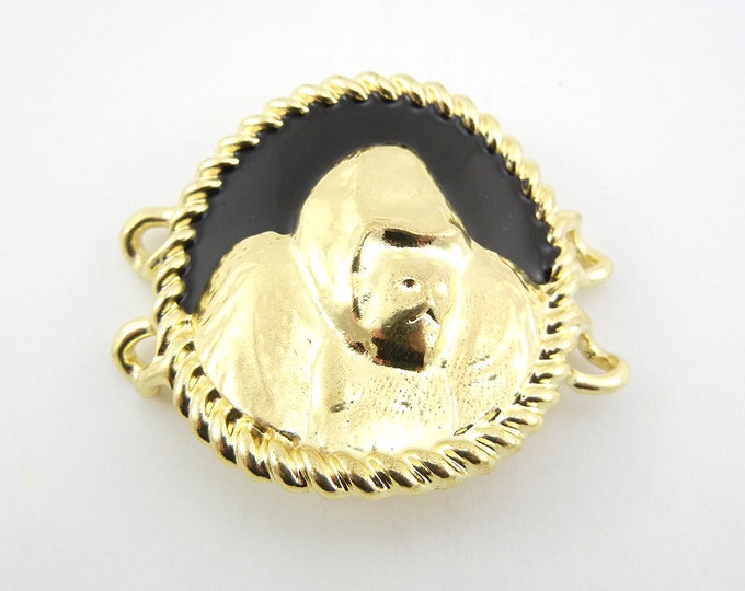 Round Gorilla Curved Double Link Side Charm