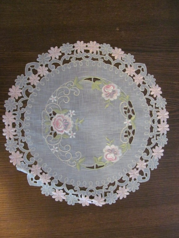 15 Round Doily or Placemat with Light Pink Roses by DoilyBoutique