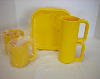 Ingrid Boxed Mug and Plate Snax Set Yellow Chicago Picnic Vintage Modern Plastic