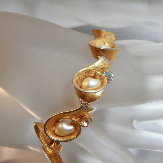 Vintage Pearl Rhinestone Bracelet. AB Rhinestones. Heart by waalaa