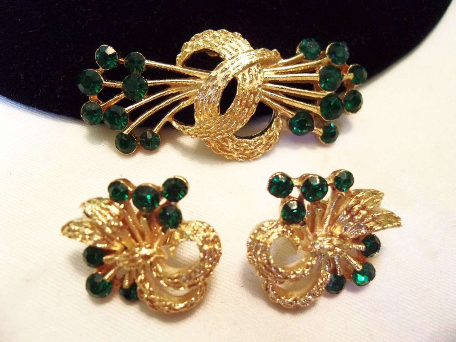 TRIFARI Jewelry Brooch Pin Earrings Green Glass Rhinestone