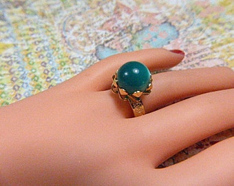 Vintage Gold Ring With Emerald Green Moonstone - Size Adjustable - R-442
