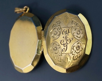 GOLD LOCKET. monogram locket p a g . flower locket. partsforyou. No.001923 cs