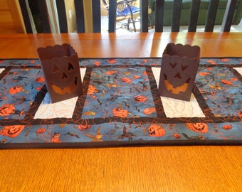 Halloween Quilted Table Runner, Pumpkins Quilted Table Topper, Black Cats Quilted Table Runner, Free US Shipping