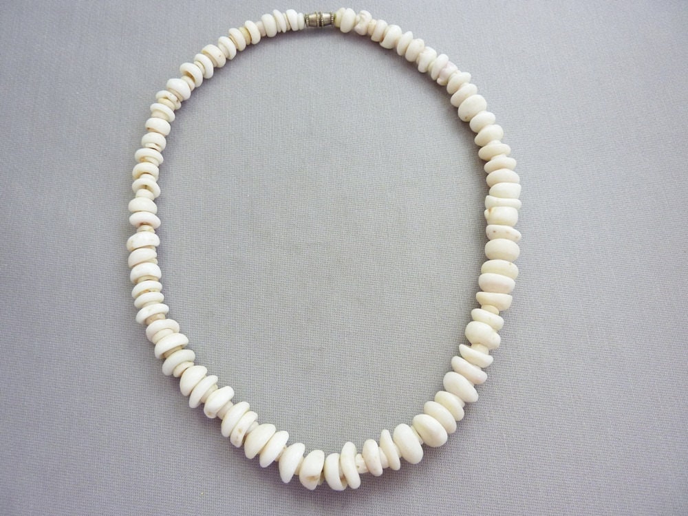 Vintage Hawaiian Puka Shell Necklace 15 1/2 inch Necklace 1/4