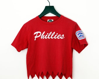 cropped phillies shirt