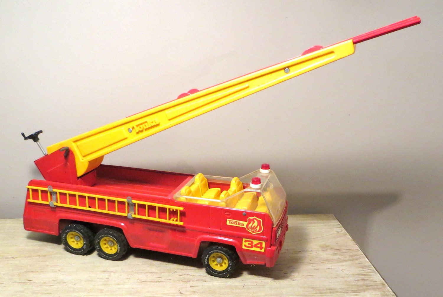 Vintage Tonka Red Fire Engine Truck 32202 1970s by oZdOinGItagaiN