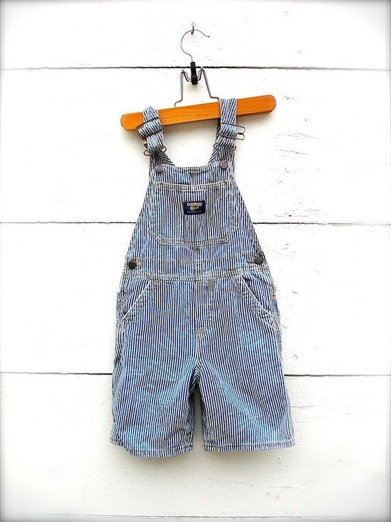Vintage OshKosh overalls shorts for little boys, train conductor overalls shorts for little boys, Oshkosh overalls (4T)