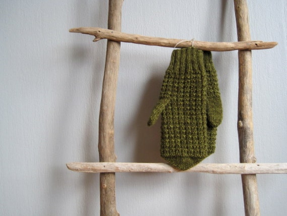 Green gloves mittens knit knitted handmade woman men unisex autumn winter accessories