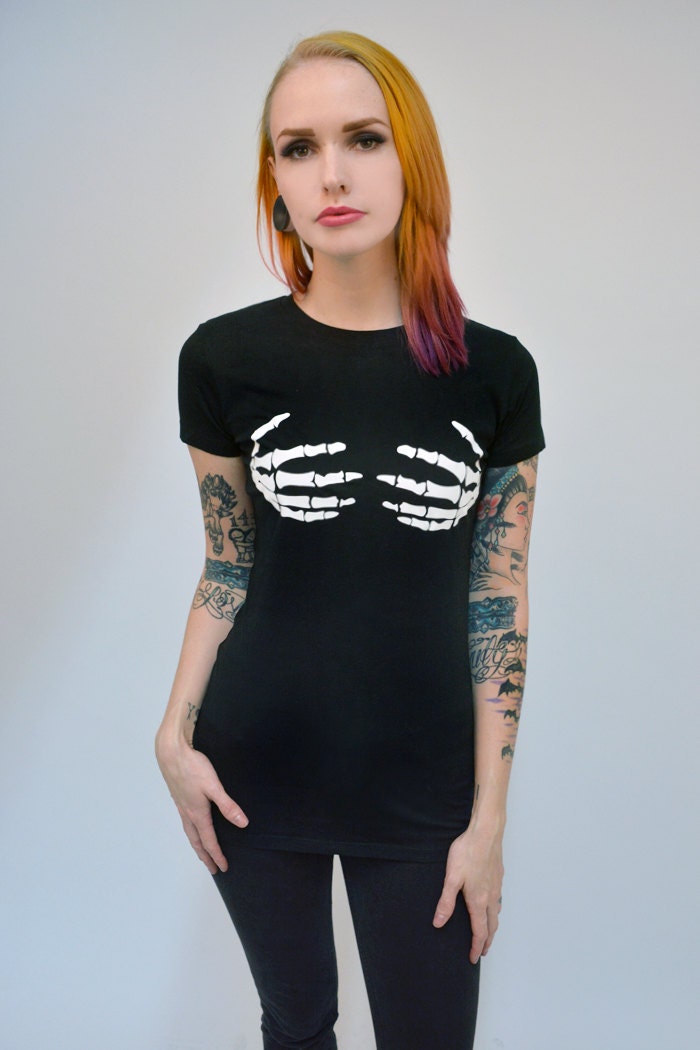 skull hands t shirt