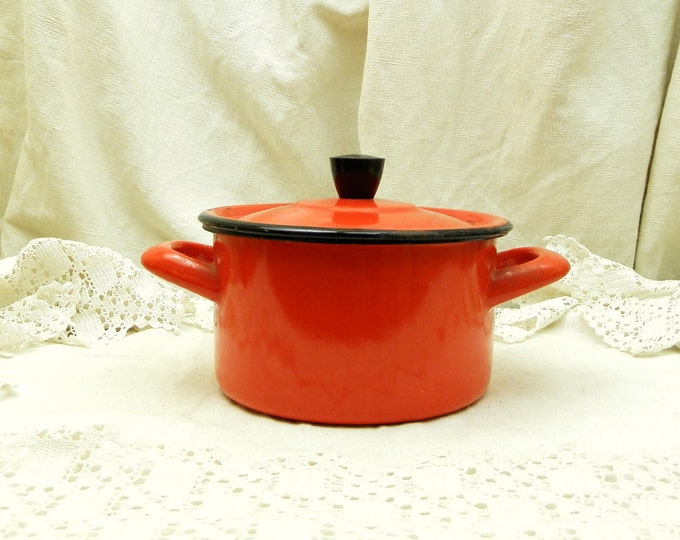 Small Vintage Bright Red Enamelware Pan / Cooking Pot and Lid / Kitchenalia / Kitchenware / French Country Decor / Home Decor / Casserole