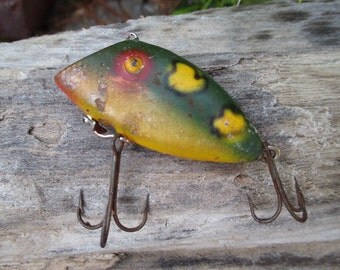 ANTIQUE C.A. CLARK WATER SCOUT FISHING LURE & BOX WITH PAPERS