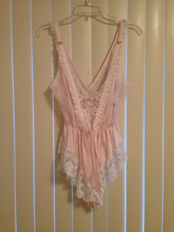 Beautiful vintage Tosca Lingerie teddie. Size medium.