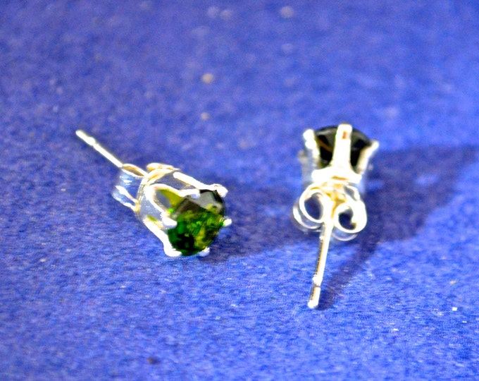 Chrome Diopside Stud Earrings, 5mm Round, Natural, Set in Sterling Silver E418