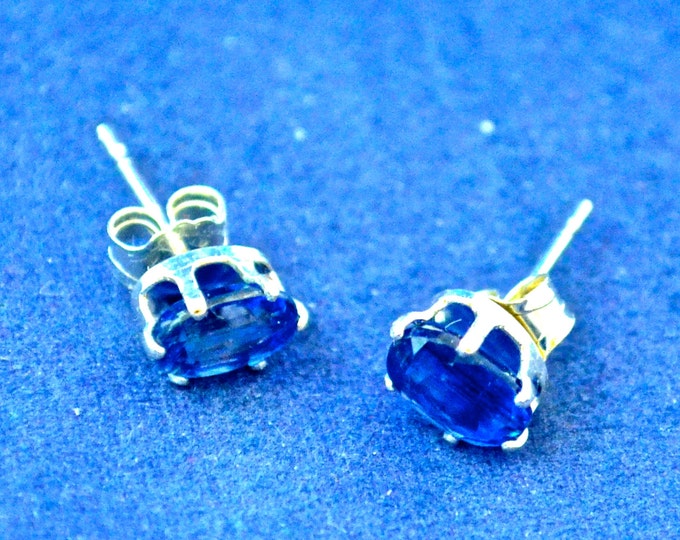 Iolite Stud Earrings, 6x4mm Oval, Natural, Set in Sterling Silver E568