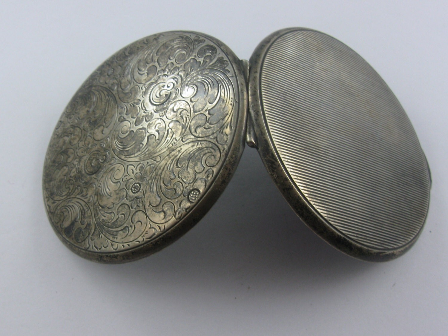 25 OFF Enchanting, elegant, silver powder box / compact in sterling