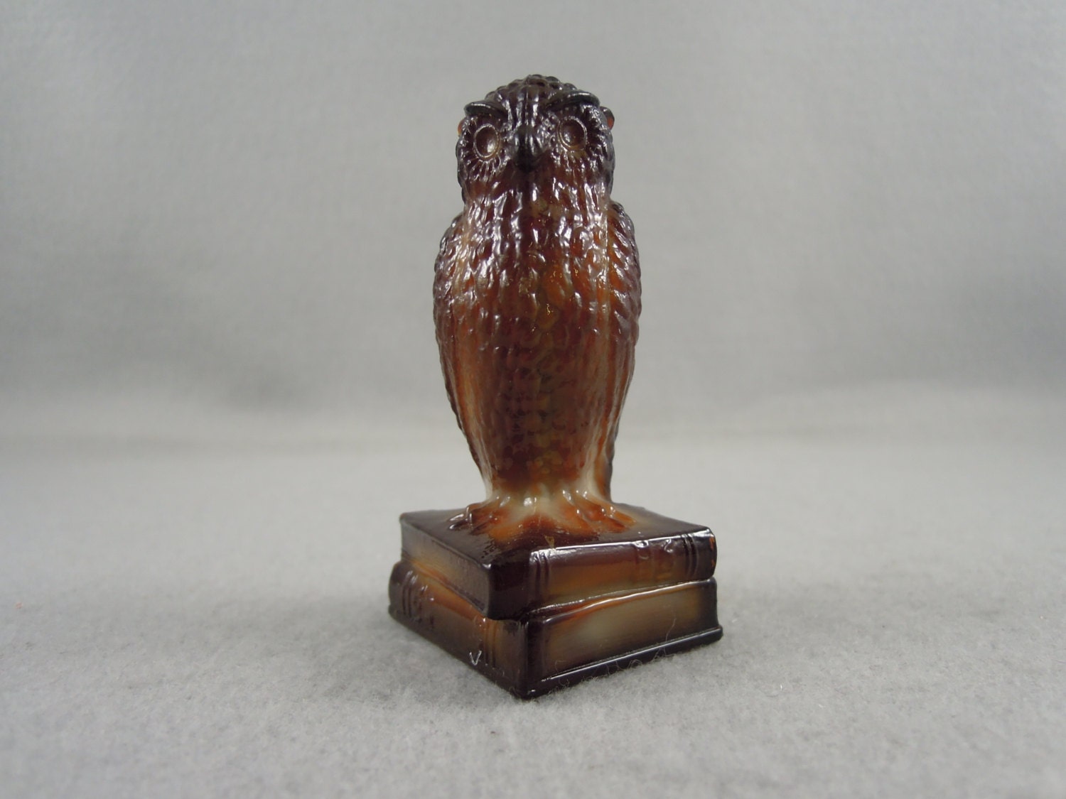 Degenhart Glass Owl on Books Opaque Coco by Findvintagepieces