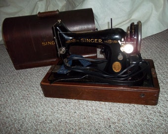 Vintage Singer Sewing Machine - Model 30