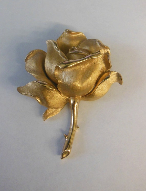 Vintage Crown Trifari Gold Tone Rose Brooch Pin