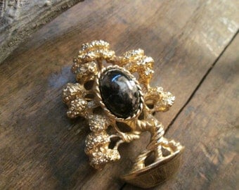 vintage gold tone amway bonsai tree with black confetti lucite brooch
