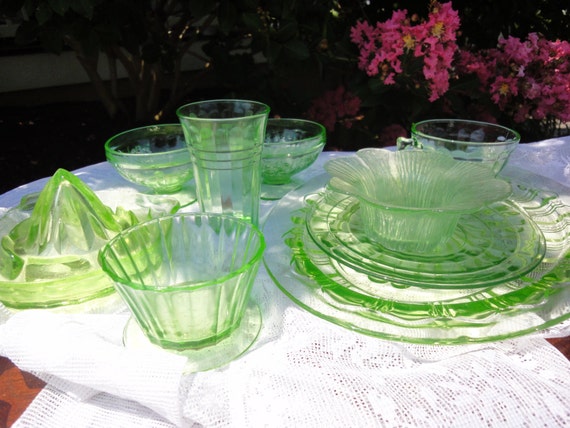 Vintage/Antique/ Green Depression Glass/9 Pieces/Collectible