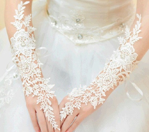 Ivory bridal gloves lace gloves Wedding gloves fingerless gloves ivory gloves french lace gloves Off White Lace Gloves Long Lace Gloves