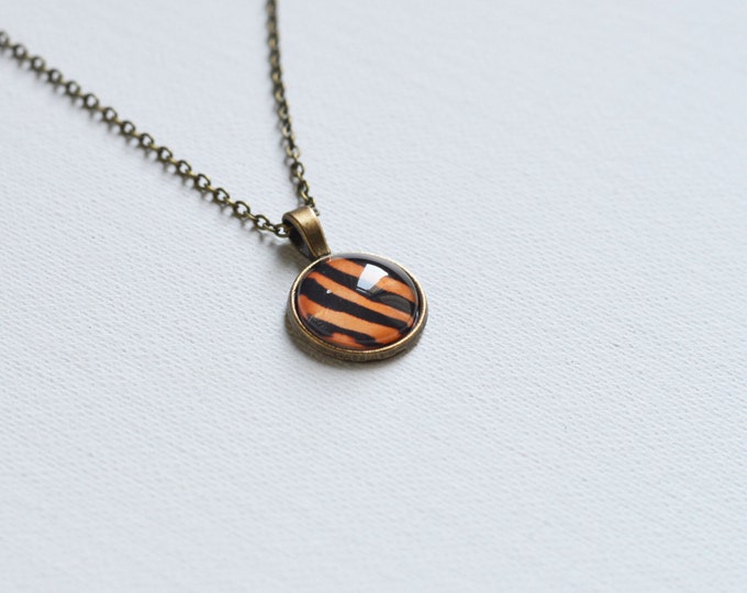 ANIMAL PRINT Pendant metal brass depicting fashionable skin, Safari, Glamour, Style, Black and Orange, Strips